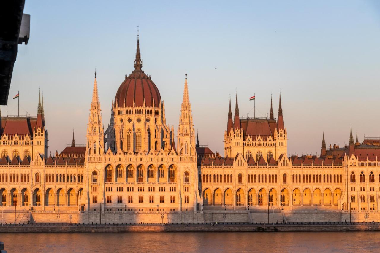 Checking-In with Comfort: Honest Hotel Reviews in Hungary